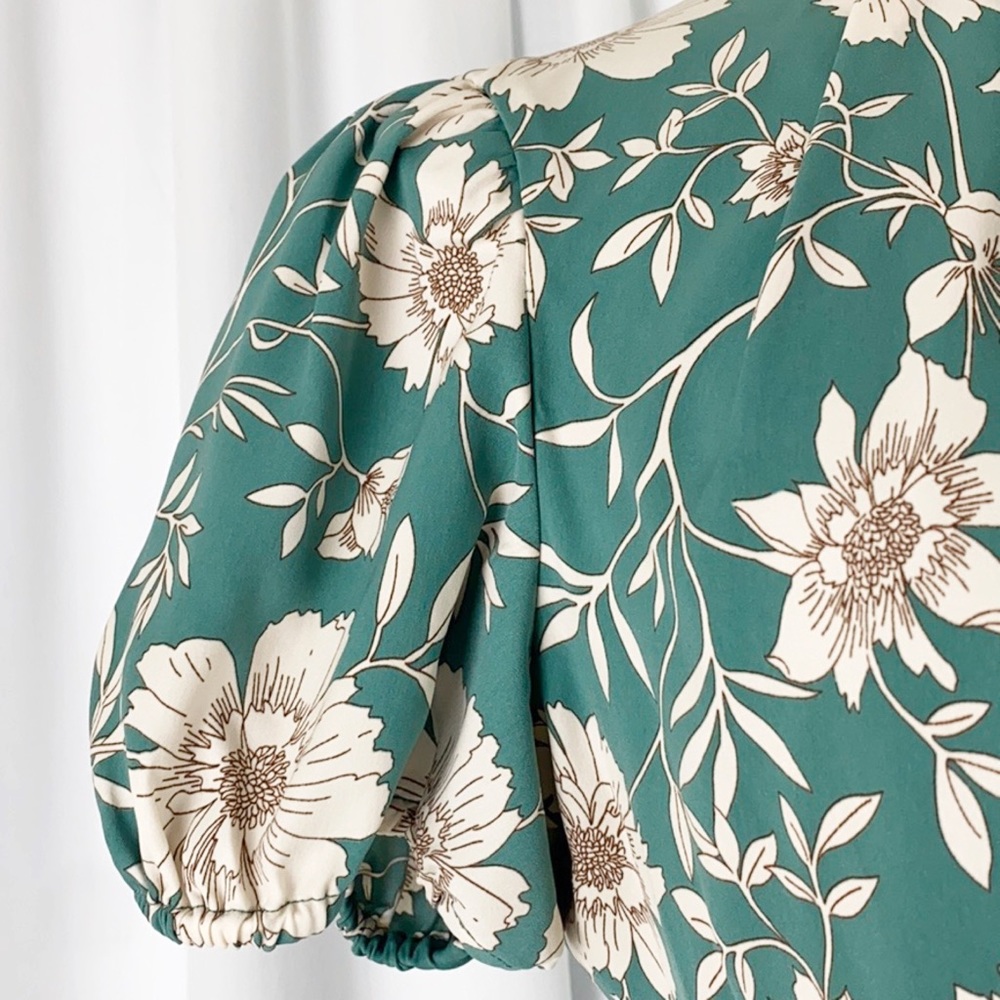 Gal Meets Glam Shannon Pleat Neck Maxi Dress - Picture 4 of 15